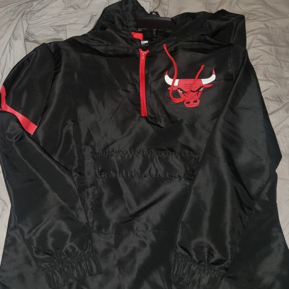 Womens Bulls windbreaker